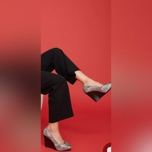 Tori Burch  shoes ,snakeskin animal print  Size 9.5